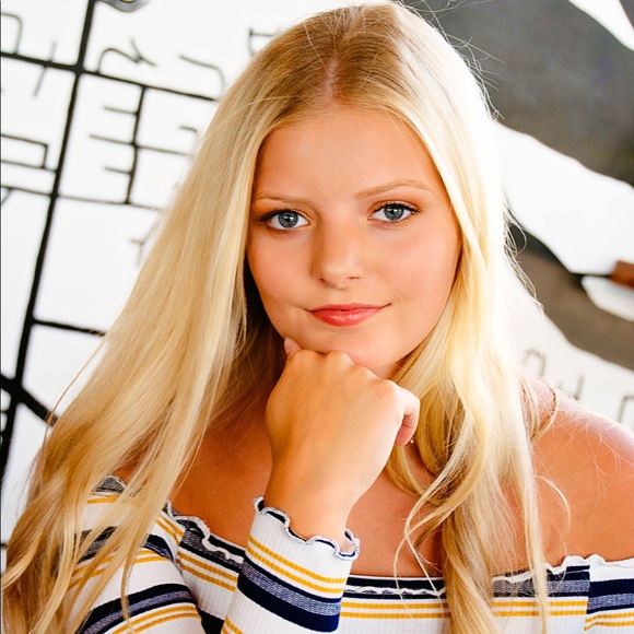 Meet your Posher, Lainie - Picture 1 of 1